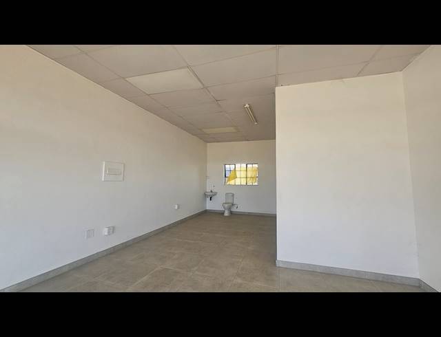 90M² RETAIL TO LET IN ROSSLYN